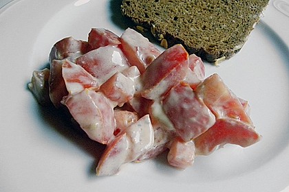 Tomatensalat mit Schmand und Honigsenf 3