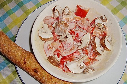 Tomatensalat mit Schmand und Honigsenf 1