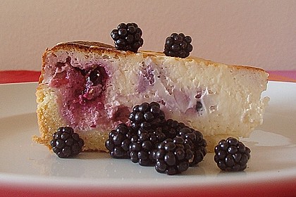 K&auml;sekuchen mit Waldbeeren 1