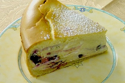 K&auml;sekuchen mit Waldbeeren 3