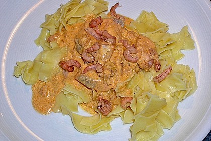 Bandnudeln mit frischem Lachs