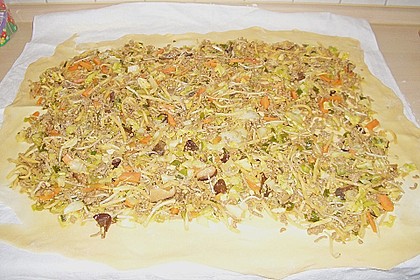 Asiatischer Strudel mit scharfer Pflaumenso&szlig;e 2
