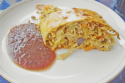 Asiatischer Strudel mit scharfer Pflaumenso&szlig;e 4