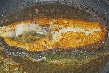 Scheibe vom wei&szlig;en Heilbutt mit Garnelenspie&szlig; an Gr&uuml;nkernrisotto 2