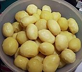 Omas bester Kartoffelsalat mit Mayonnaise (Bild)