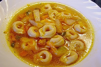 Gem&uuml;sesuppe mit Tortellini 2