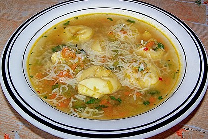 Gem&uuml;sesuppe mit Tortellini 3