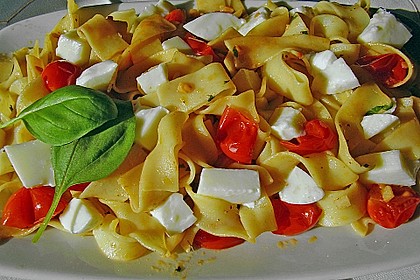 Angebratene Kirschtomaten mit Nudeln 1