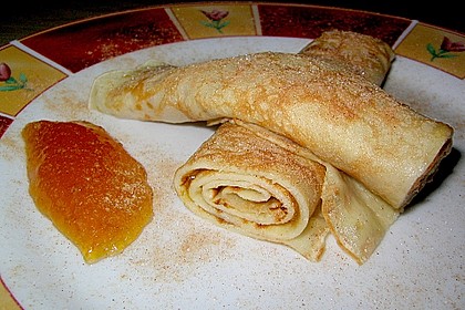 Palatschinken mit Marillenmarmelade 1