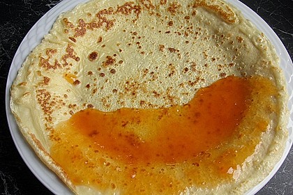 Palatschinken mit Marillenmarmelade 5