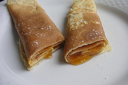 Palatschinken mit Marillenmarmelade 2