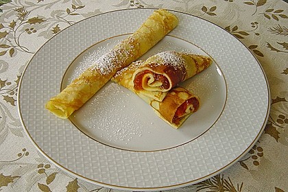 Palatschinken mit Marillenmarmelade 4