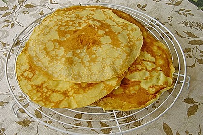 Palatschinken mit Marillenmarmelade 10