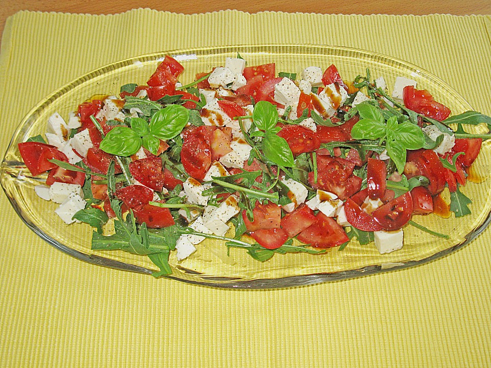 Salatplatte Mit Weißkraut Bunten Tomaten Gurke Und Orangen — Rezepte Suchen