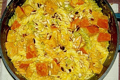 Pasta mit Kürbis und Pinienkernen 1