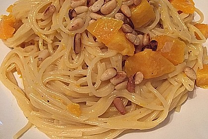 Pasta mit Kürbis und Pinienkernen 2