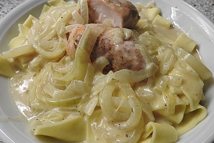 Zwiebel-Sahne Hähnchen