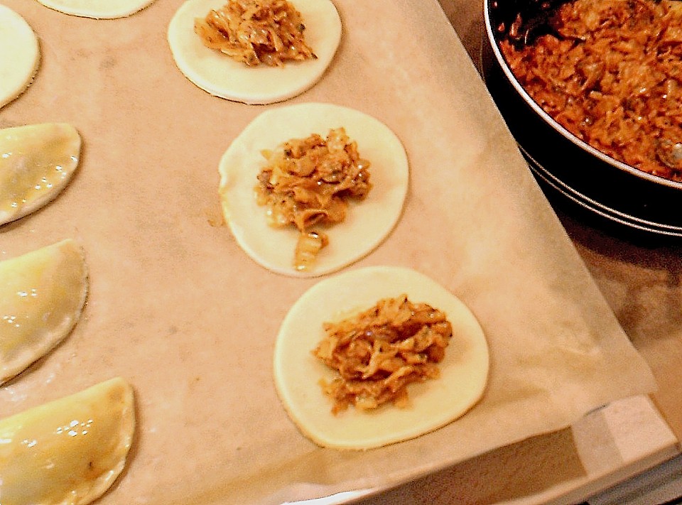 Piroggen mit Spitzkohl