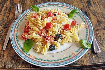 Nudeln mit Tomaten, Schafskäse und Oliven 12