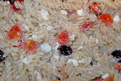 Nudeln mit Tomaten, Schafskäse und Oliven 47