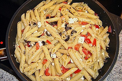 Nudeln mit Tomaten, Schafskäse und Oliven 36