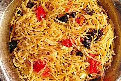 Nudeln mit Tomaten, Schafskäse und Oliven 18