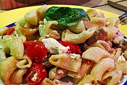 Nudeln mit Tomaten, Schafskäse und Oliven 37