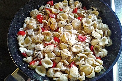 Nudeln mit Tomaten, Schafskäse und Oliven 41