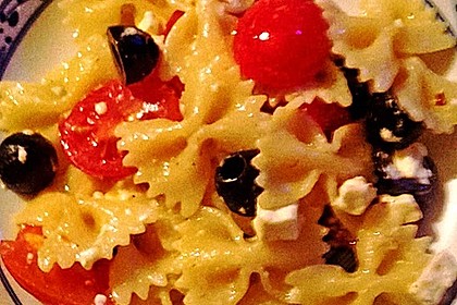 Nudeln mit Tomaten, Schafskäse und Oliven 32