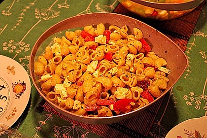 Nudeln mit Tomaten, Schafskäse und Oliven 31