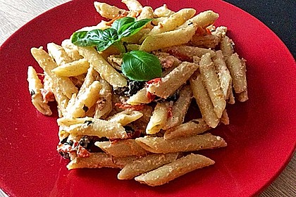 Nudeln mit Tomaten, Schafskäse und Oliven 27