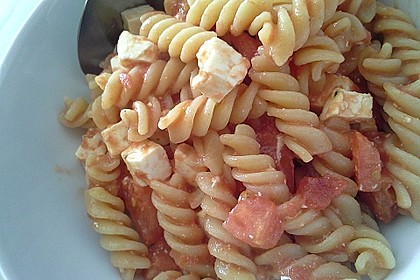 Nudeln mit Tomaten, Schafskäse und Oliven 45