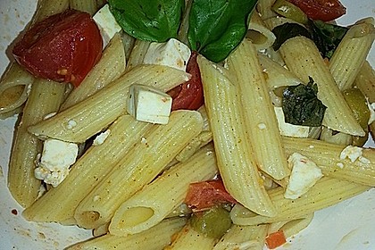 Nudeln mit Tomaten, Schafskäse und Oliven 21