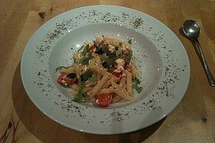 Nudeln mit Tomaten, Schafskäse und Oliven 28