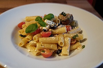 Nudeln mit Tomaten, Schafskäse und Oliven 33
