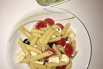 Nudeln mit Tomaten, Schafskäse und Oliven 16