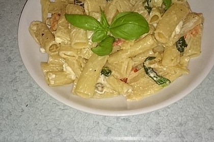 Nudeln mit Tomaten, Schafskäse und Oliven 39