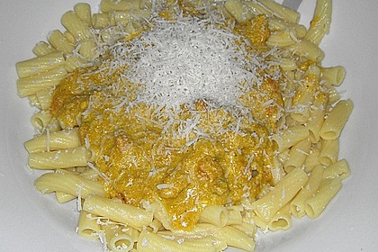Bandnudeln mit K&uuml;rbis und Gorgonzola - Walnuss - Sauce 1