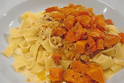 Bandnudeln mit K&uuml;rbis und Gorgonzola - Walnuss - Sauce 4