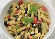 Penne mit Oliven, Tomaten und Mozzarella