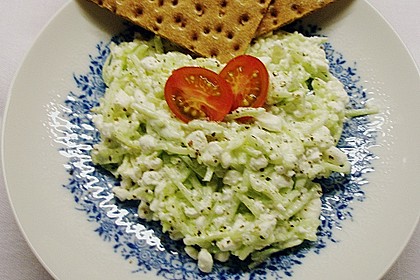 Gurkensalat mit H&uuml;ttenk&auml;se
