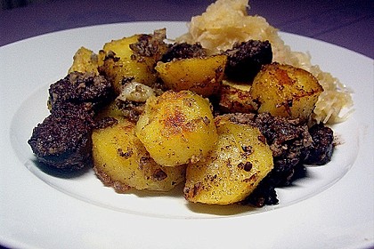 Bratkartoffeln mit Blut - und Leberwurst