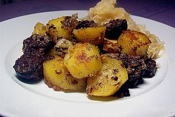 Bratkartoffeln mit Blut - und Leberwurst