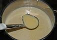 S&uuml;&szlig;e Biersuppe mit Eischneekl&ouml;&szlig;chen