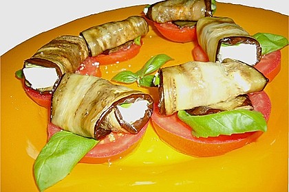 Auberginen - Schafk&auml;ser&ouml;llchen auf Tomatensauce