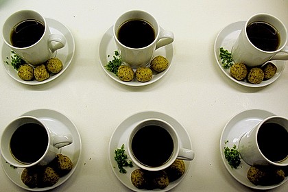 Haselnussklößchen in Bouillon 10