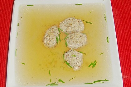 Haselnussklößchen in Bouillon 18