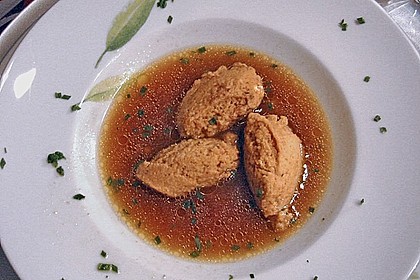 Haselnussklößchen in Bouillon 9