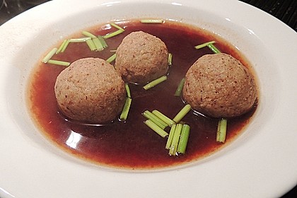 Haselnussklößchen in Bouillon 5