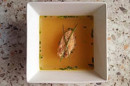 Haselnussklößchen in Bouillon 1